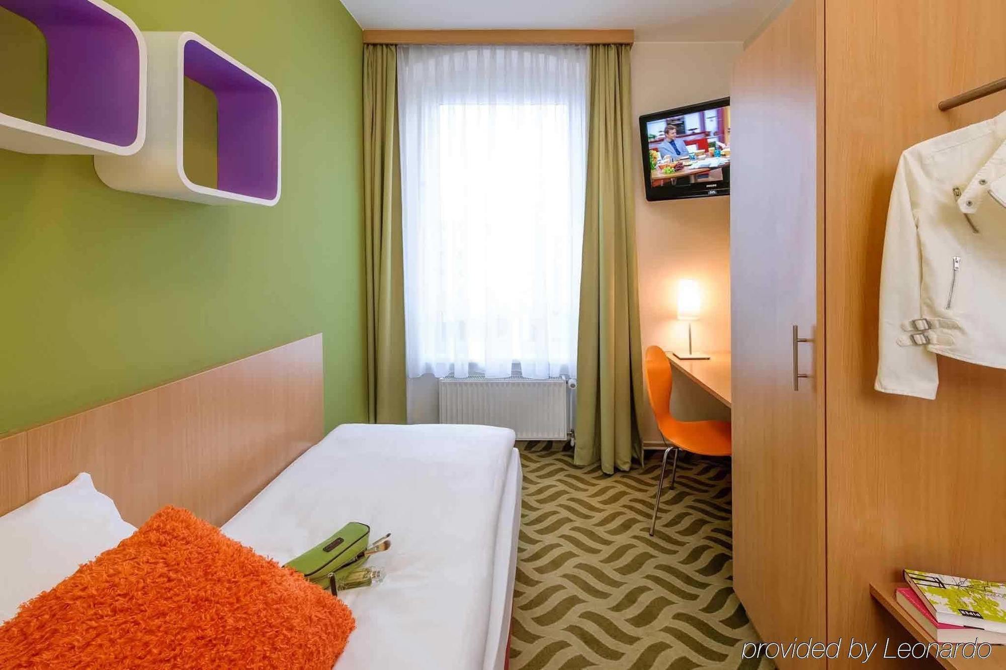 Ibis Styles Ost Hotel 3*
